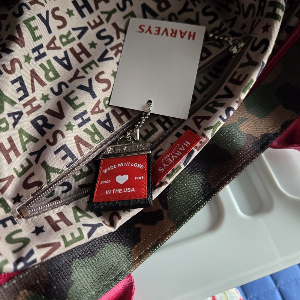 Harveys Seatbelt GI Jane Tote, Camo With Razzleberry Strap And Handles - Picture 4 of 4